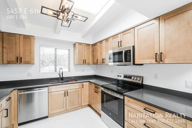 Foto del edificio - 5457 E 6th St