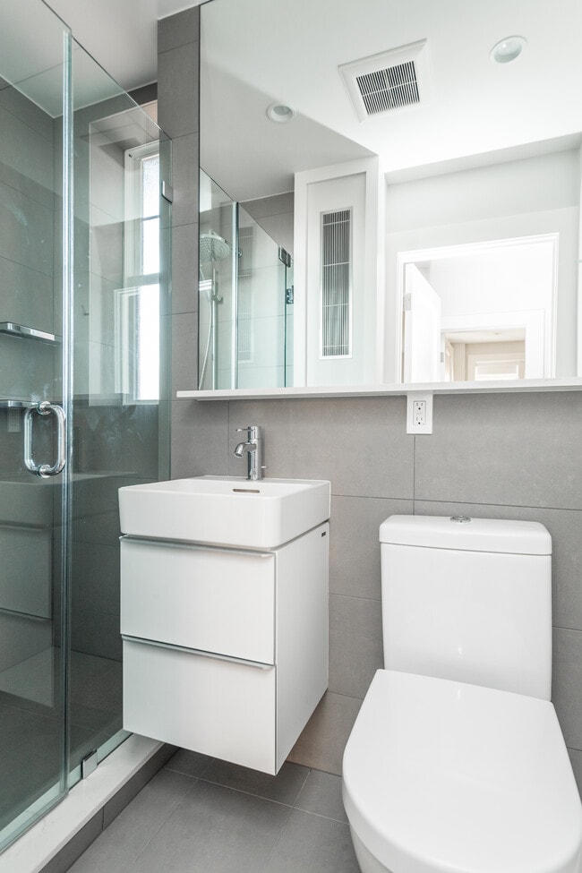 Building Photo - 17 A Forest St