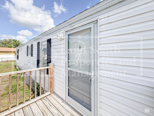 Foto del edificio - 1165 Meadow Lawn Street