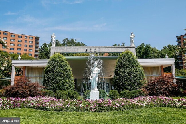 Foto del edificio - 4201 Cathedral Ave NW