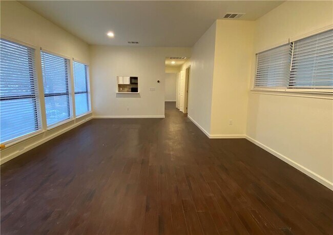 Foto del edificio - 6600 Valleyside Rd