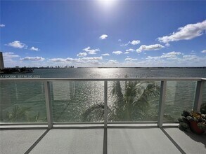 Building Photo - 1155 Brickell Bay Dr