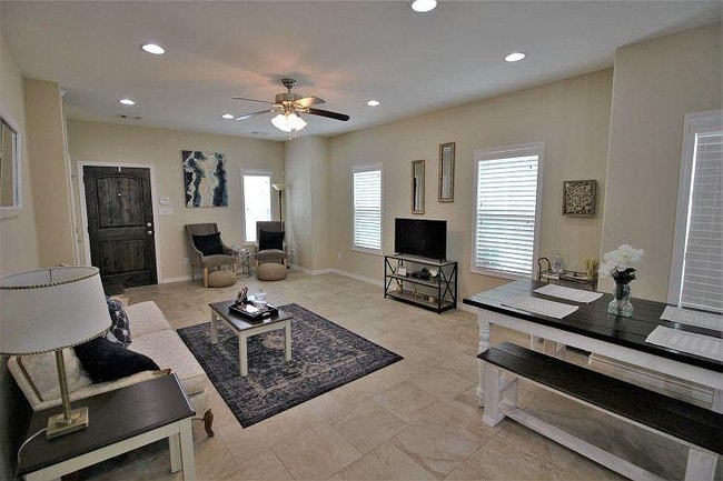 Photo - 314 Fairway Dr House