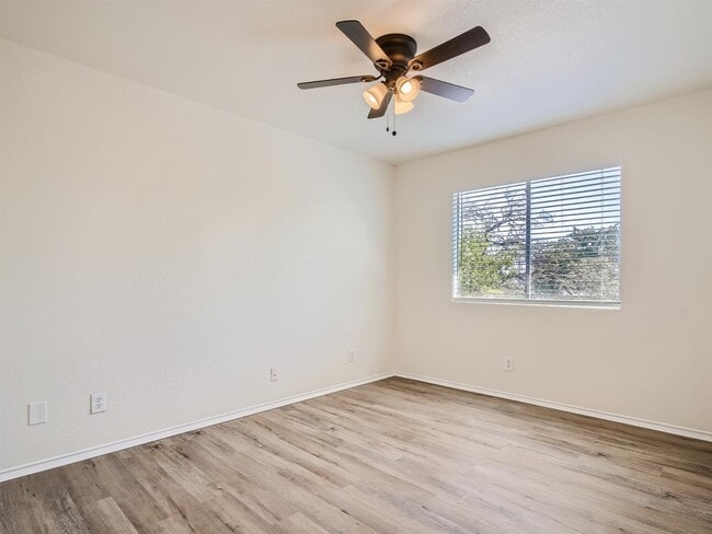 Foto del edificio - 9105 Japonica Ct