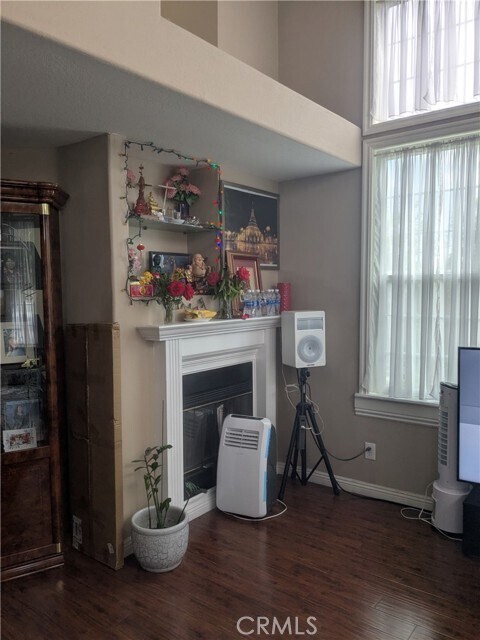 Foto del edificio - 820 N Justin Pl