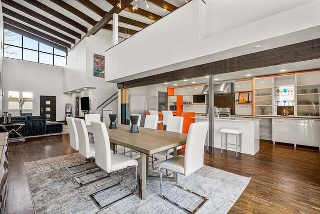 Building Photo - Sleek & Chic @ Cherry Street