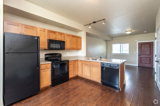 2 habitaciones, 2 baños - 1024 pies cuadrados - Cocina - The Birches Townhomes