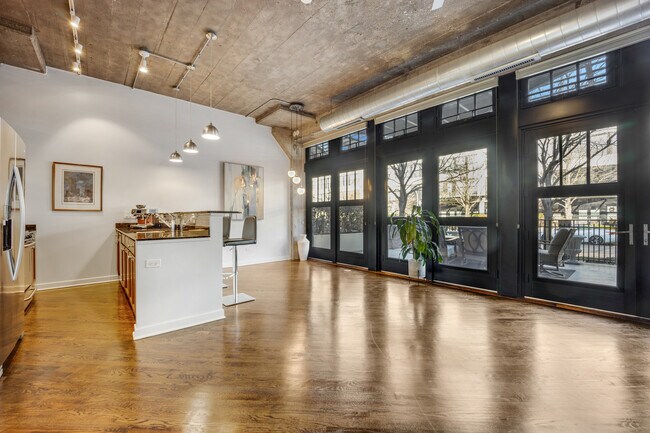 Foto del edificio - 1001 W 15th St