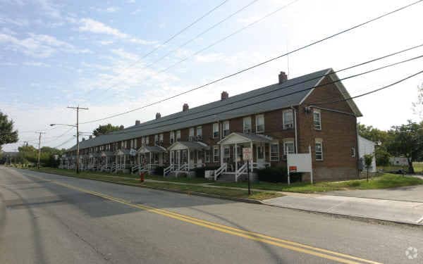 Building Photo - Townhomes at Veterans Park