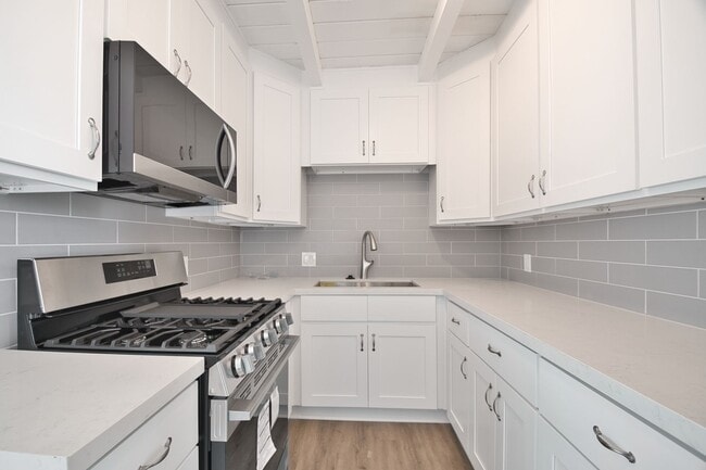 Building Photo - r221 39th