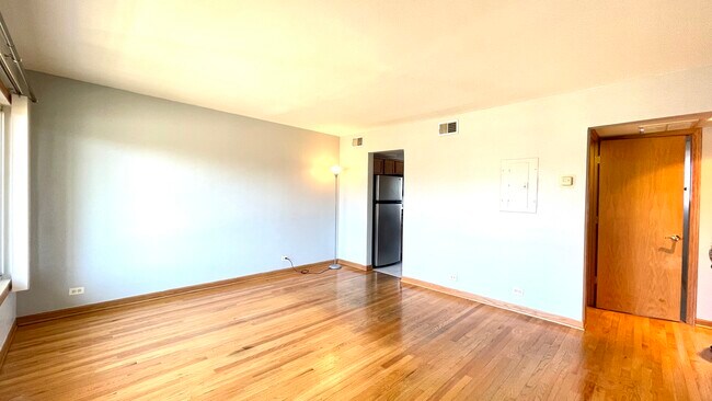 Building Photo - 4935 N Harlem Ave