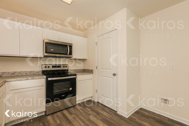 Building Photo - 1008 E Macree Ter.