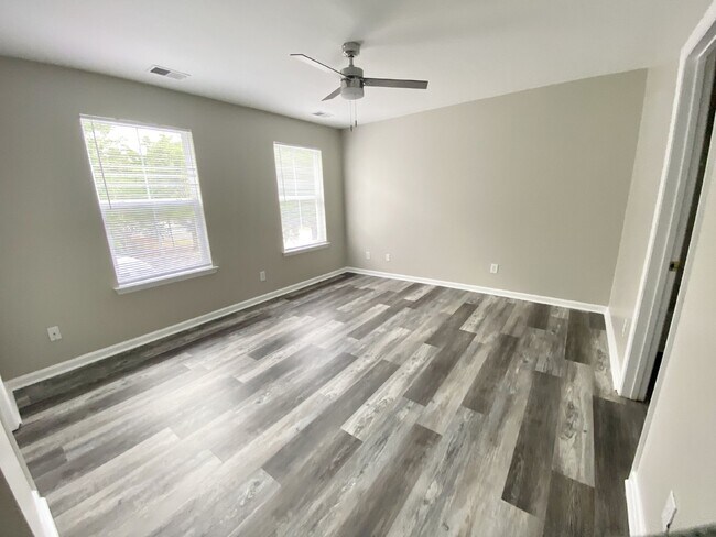 Building Photo - Fully Renovated, Three Bedroom, Bluffton P...