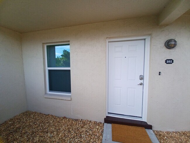Foto del edificio - Newly Renovated First Floor 2/2 Condominiu...