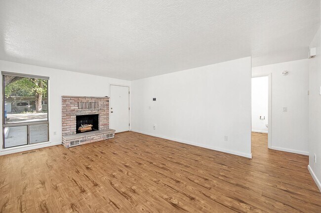 Foto del edificio - Super Cute North End Place with Garage and Backyard!