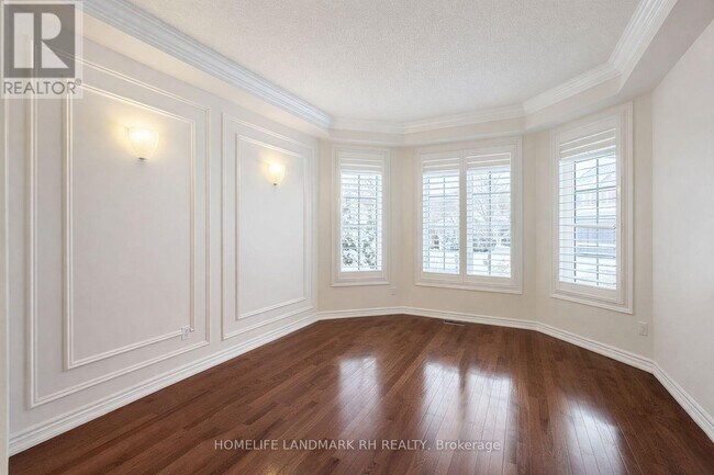 Photo du bâtiment - 5 Victoria Wood Ave