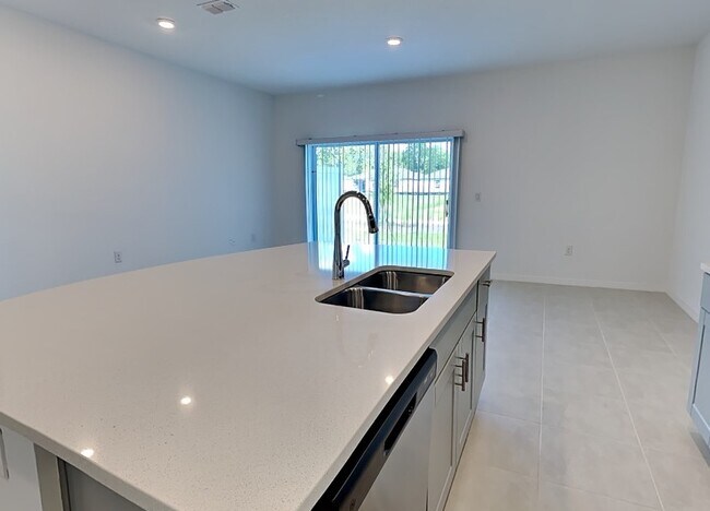 Foto del edificio - 215 Riverfront Wy