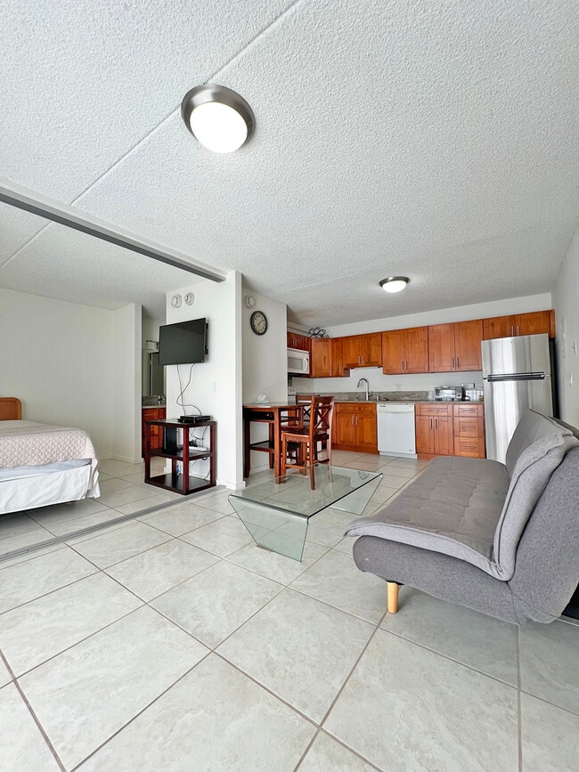 Building Photo - 2240 Kuhio Ave