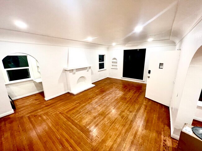 Building Photo - 2533 Eucalyptus Ave