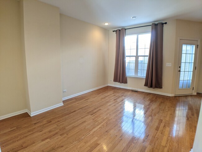 Building Photo - 385 Bradbury Ln
