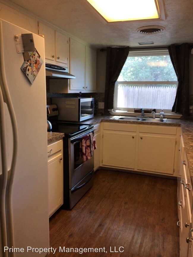 Building Photo - 3 br, 2 bath House - 1901 Arcineiga Dr