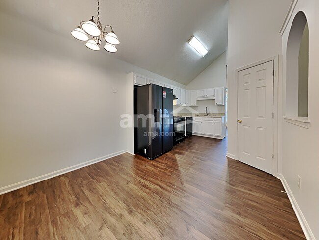 Foto del edificio - 652 Settlers Ridge Ln