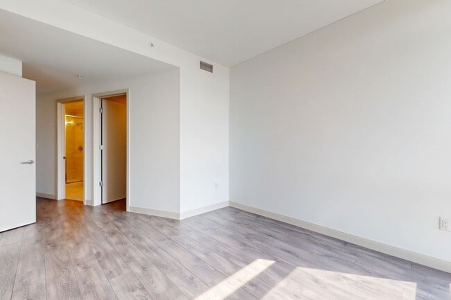 Interior Photo - One Hundred Above the Park