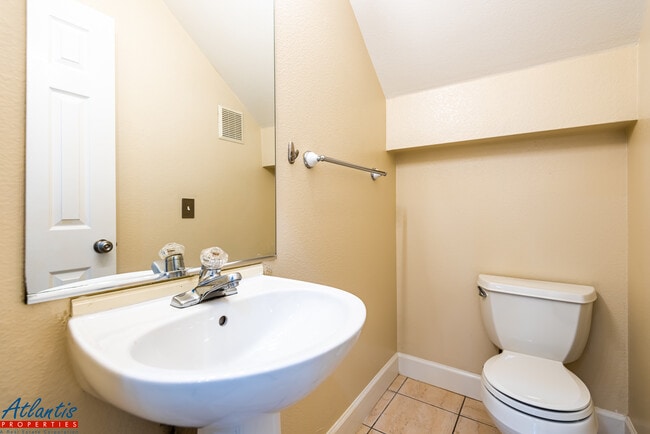 Building Photo - 107 Serena Ct