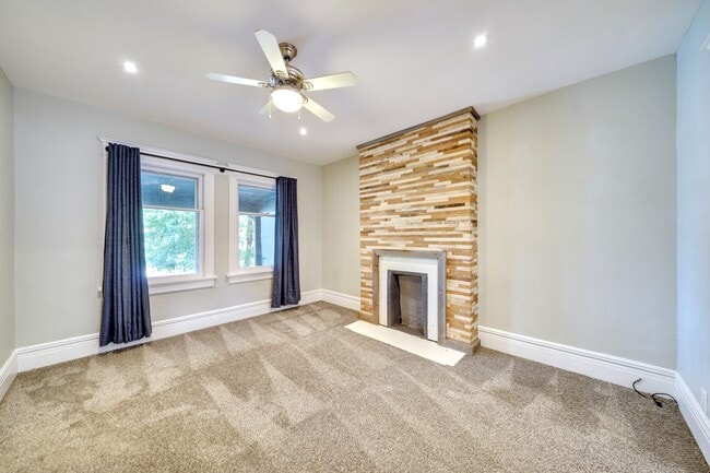 Building Photo - 2528 W 23rd Ave