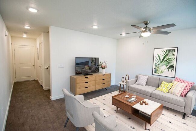 Building Photo - ***FIRST MONTH'S RENT FREE FOR AUGUST*** G...
