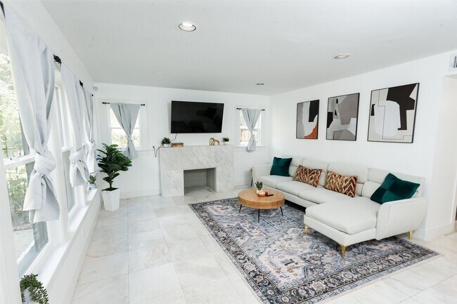 Foto del edificio - 1629 Bonnie Brae St
