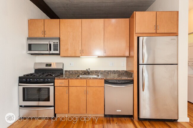 Foto del edificio - 630 N Franklin St