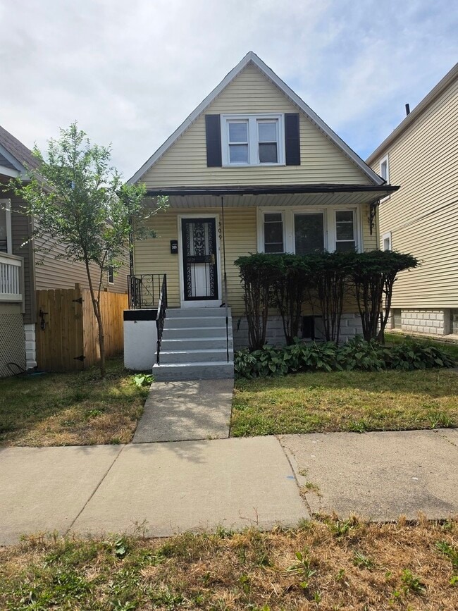 Building Photo - 309 E 120th Pl