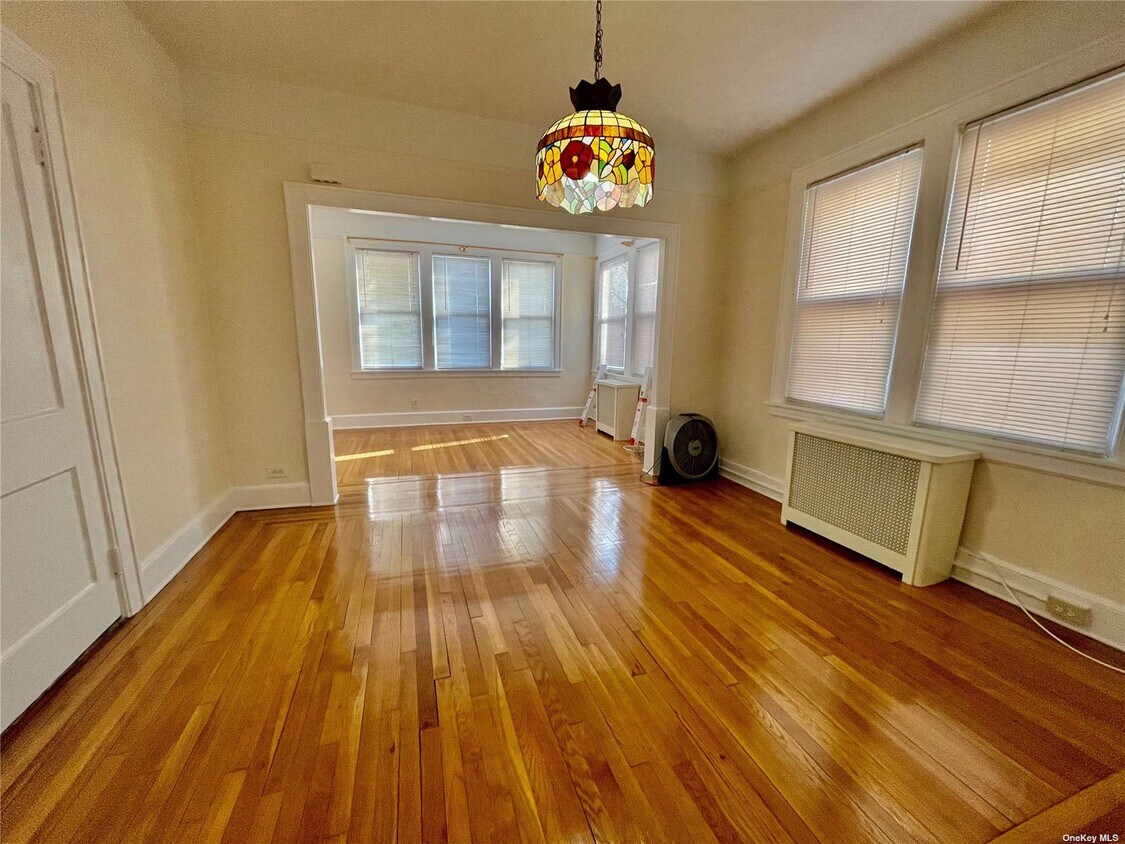 Foto principal - 119-11-119-23 23rd Ave