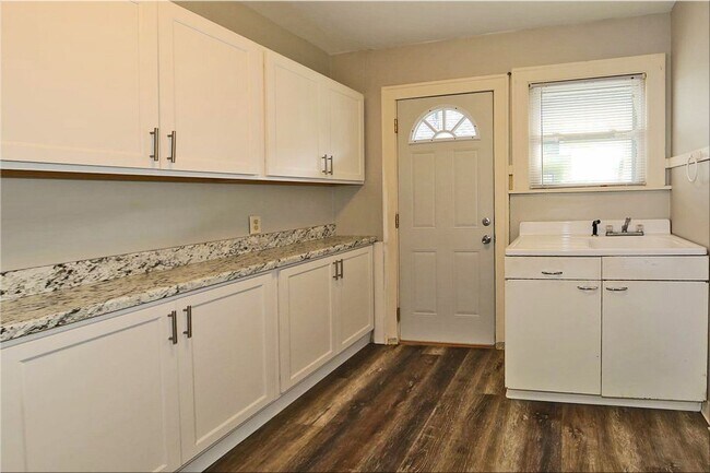 Building Photo - 4 Unit at 2200 Ashland Avenue