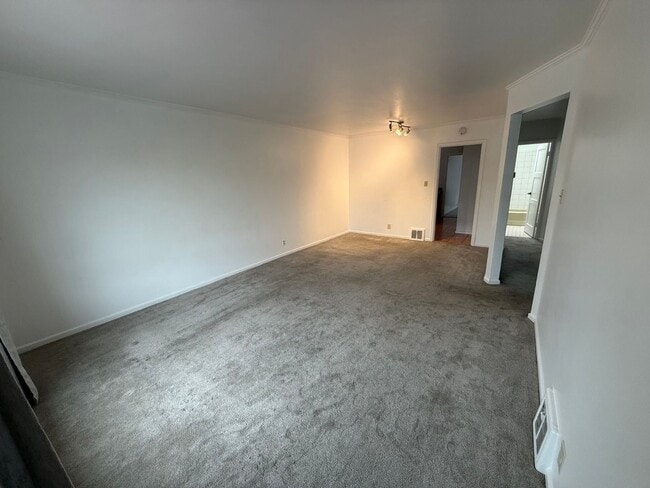 Building Photo - Bright 3BR Flat Near SFSU & BART – Prime I...