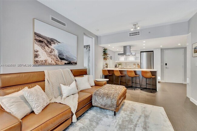 Foto del edificio - 720 NE 62nd St