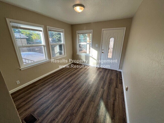 Building Photo - 2 br, 1 bath House - 209 C Street unit A