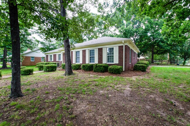 Foto del edificio - 6300 Clearwater Dr