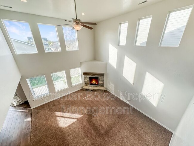 Foto del edificio - 4661 N Alester Ave