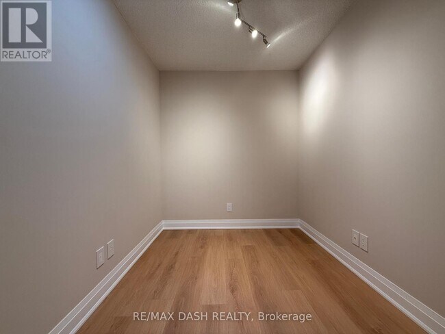 Building Photo - 335-1335 Rathburn Rd W
