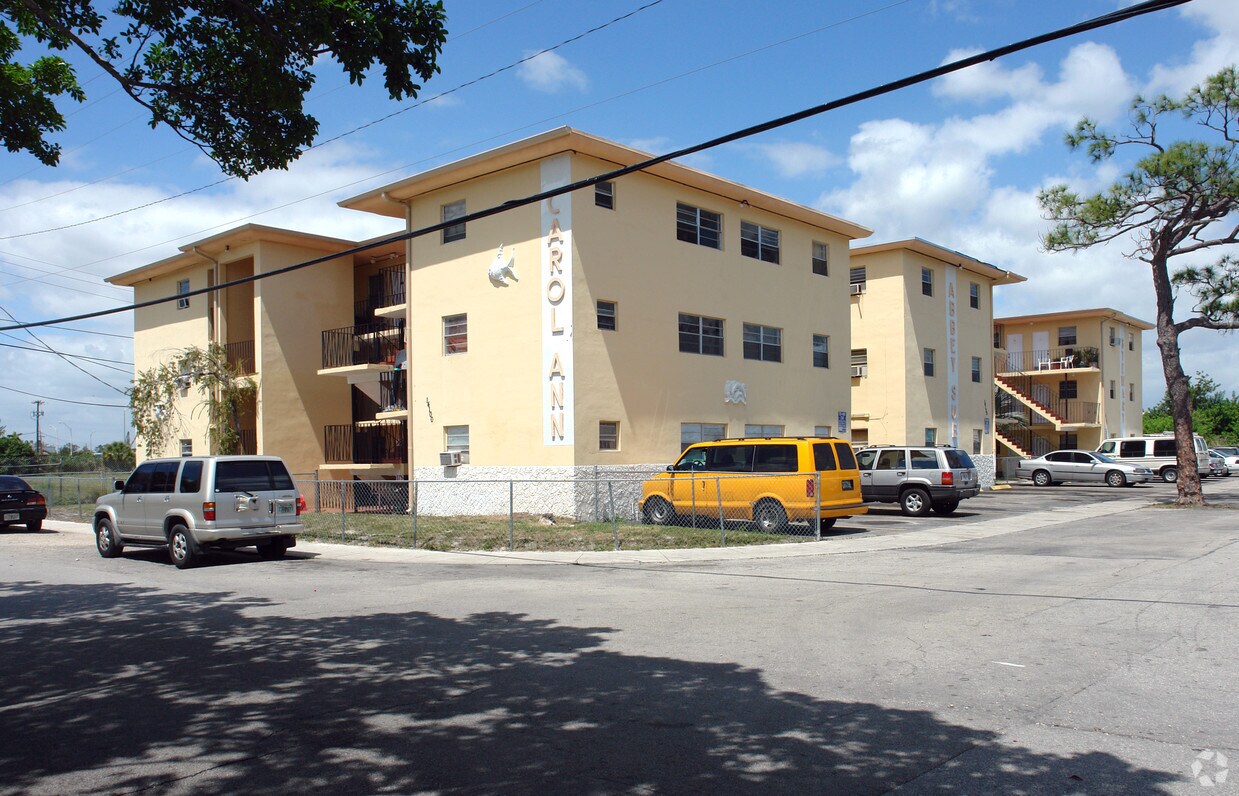 Edificio - 14100-14140 NW 24th Ct