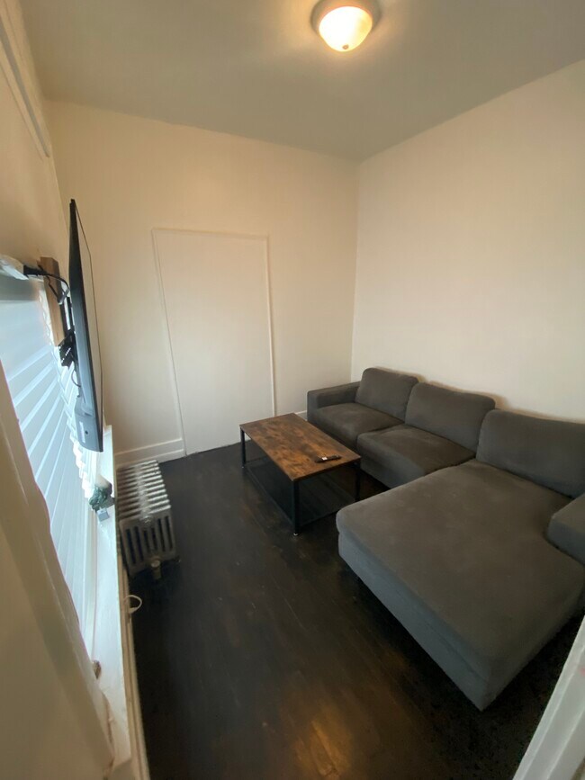 Photo - 122 Wayne St Apartments