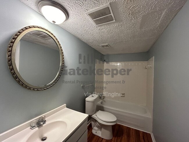 Foto del edificio - 161 Sterling Ridge Dr