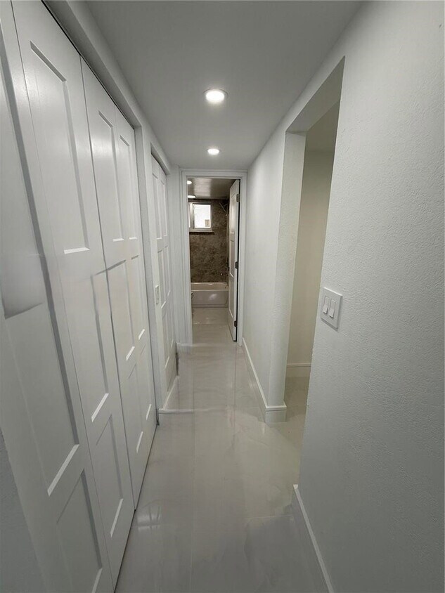 Foto del edificio - 9915 W Okeechobee Rd