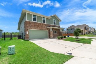 Building Photo - 15401 Poppy Petal Dr