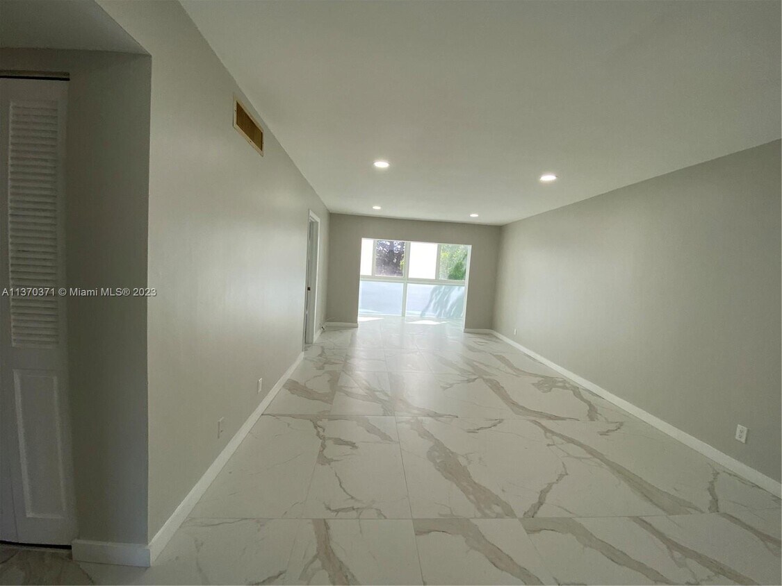 Primary Photo - 100 Ashbury Rd