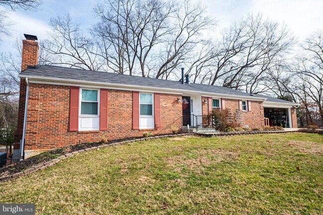 Building Photo - 4504 Franklin Terrace