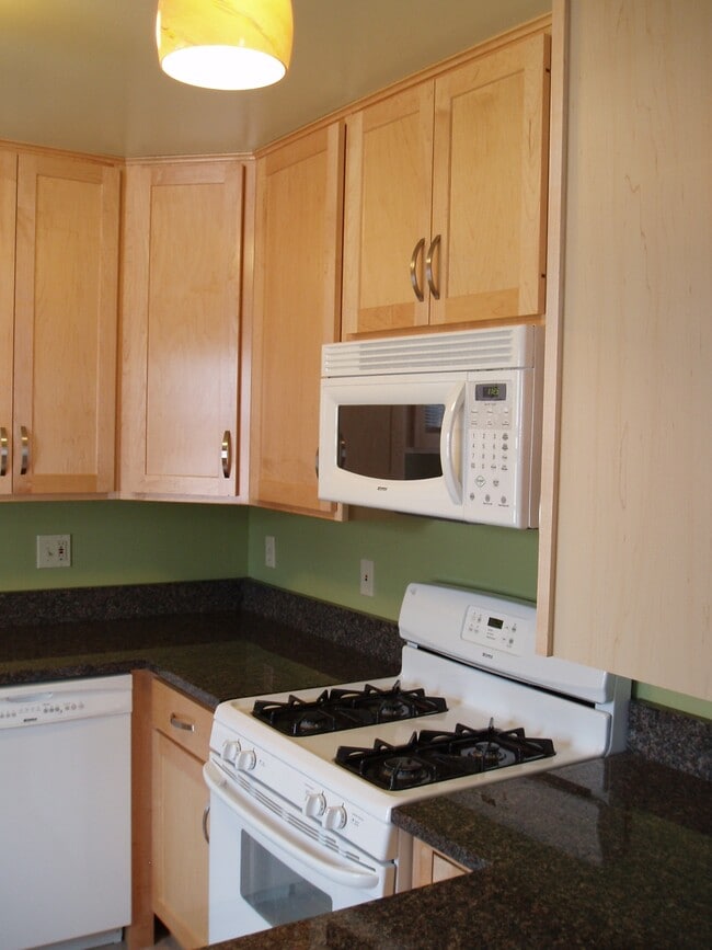 Building Photo - 4951-4955-4961 N Santa Monica Blvd