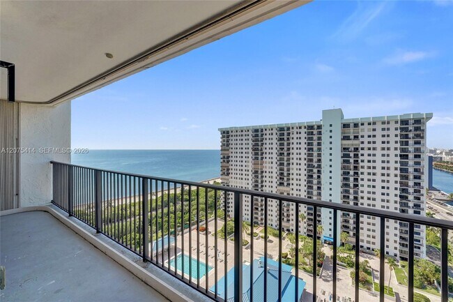 Foto del edificio - 1201 S Ocean Dr